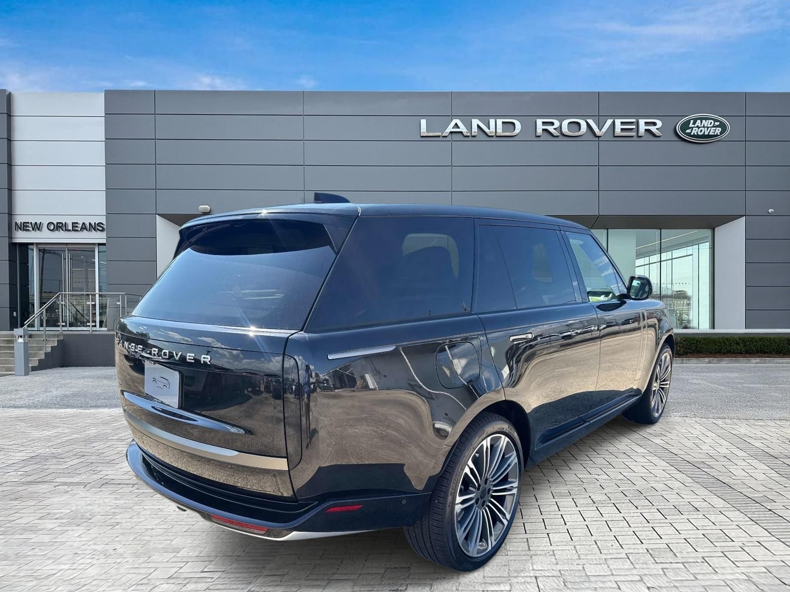 New 2026 Santorini Black Land Rover SE image 5
