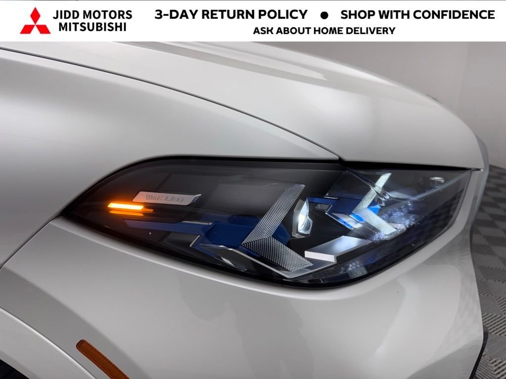 Used 2025 White Metallic BMW xDrive40i image 40