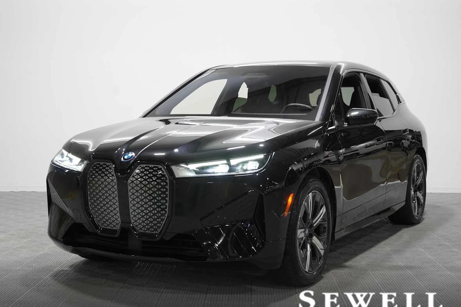 2023 BMW iX xDrive50's photo