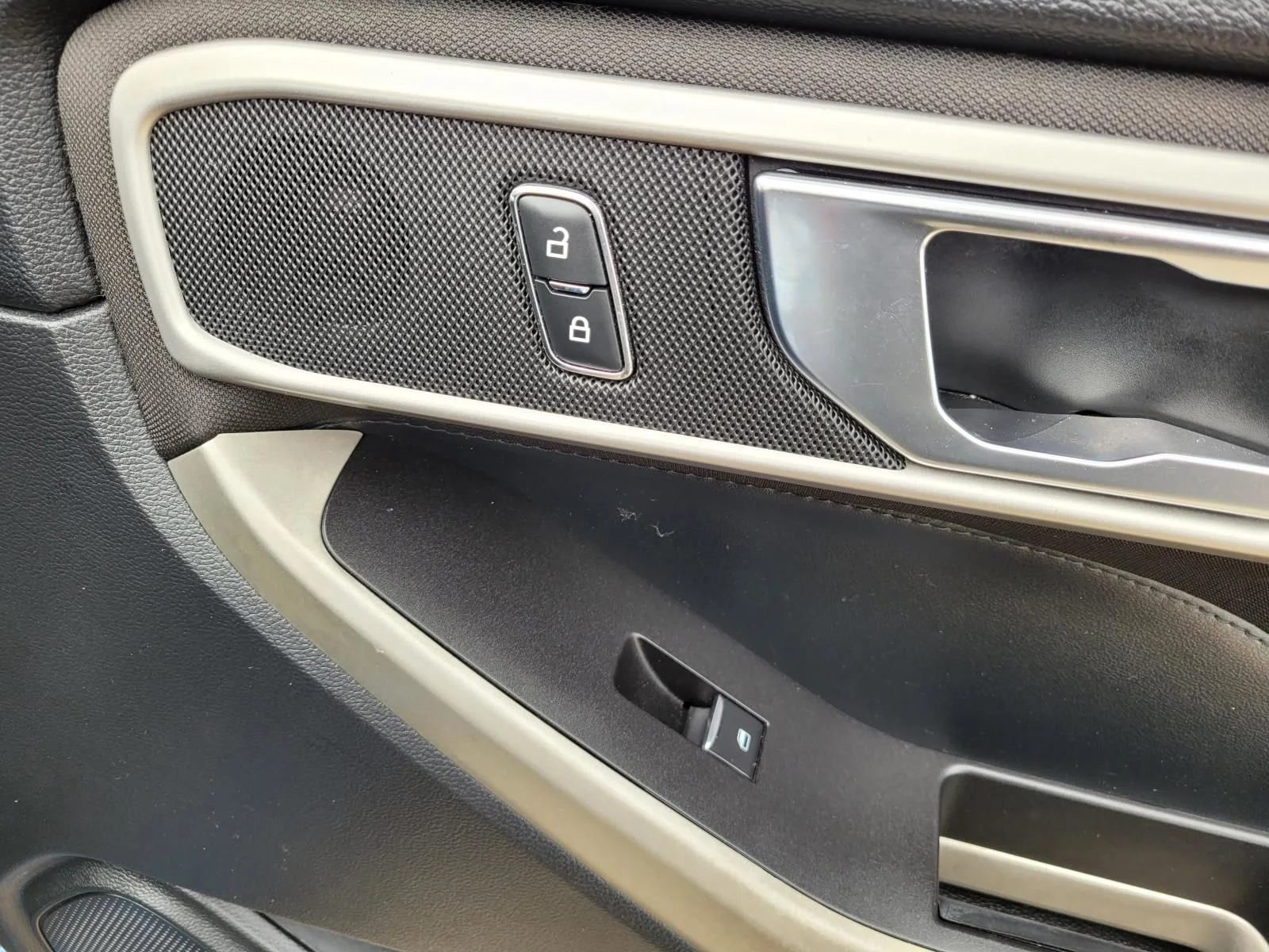 Used 2020 Blue Ford XLT image 8