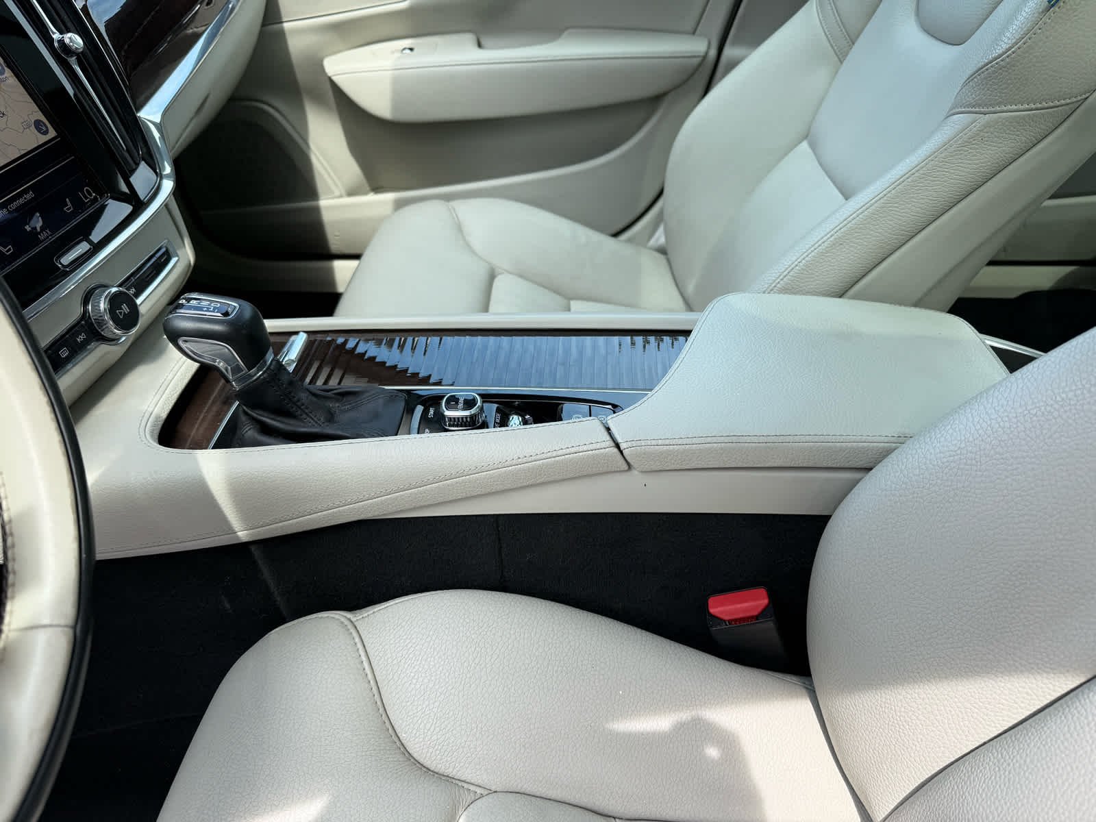 Used 2018 OSMIUM GRAY METALLIC Volvo Momentum image 23