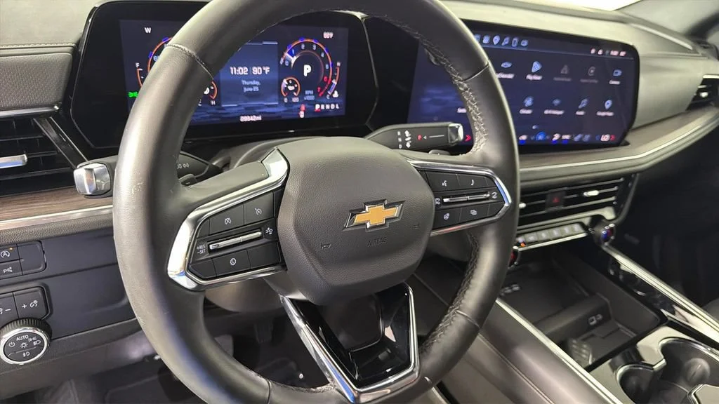 Used 2025 Black Chevrolet Premier image 23