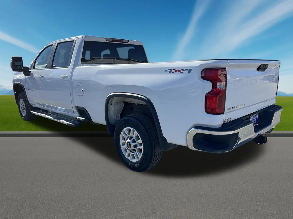 Used 2025 Summit White Chevrolet LT image 7