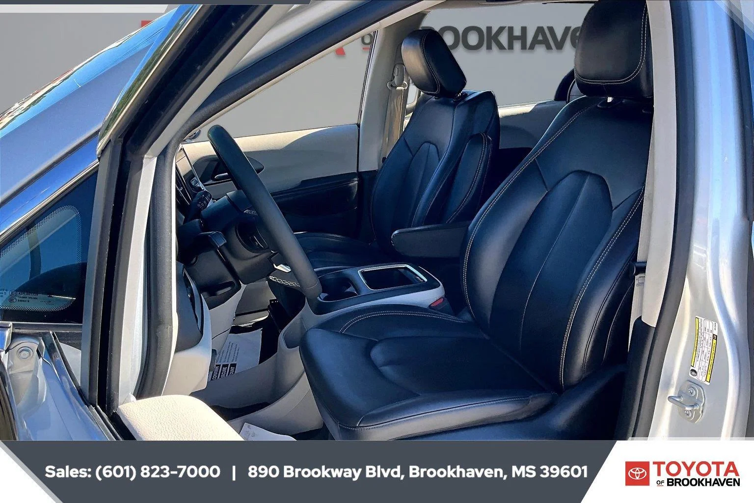 Used 2024 Silver Mist Clearcoat Chrysler Touring L image 18