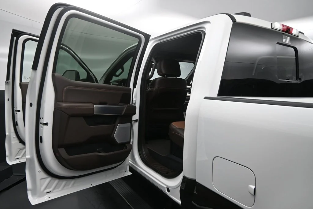 Used 2025 White Ford King Ranch image 19