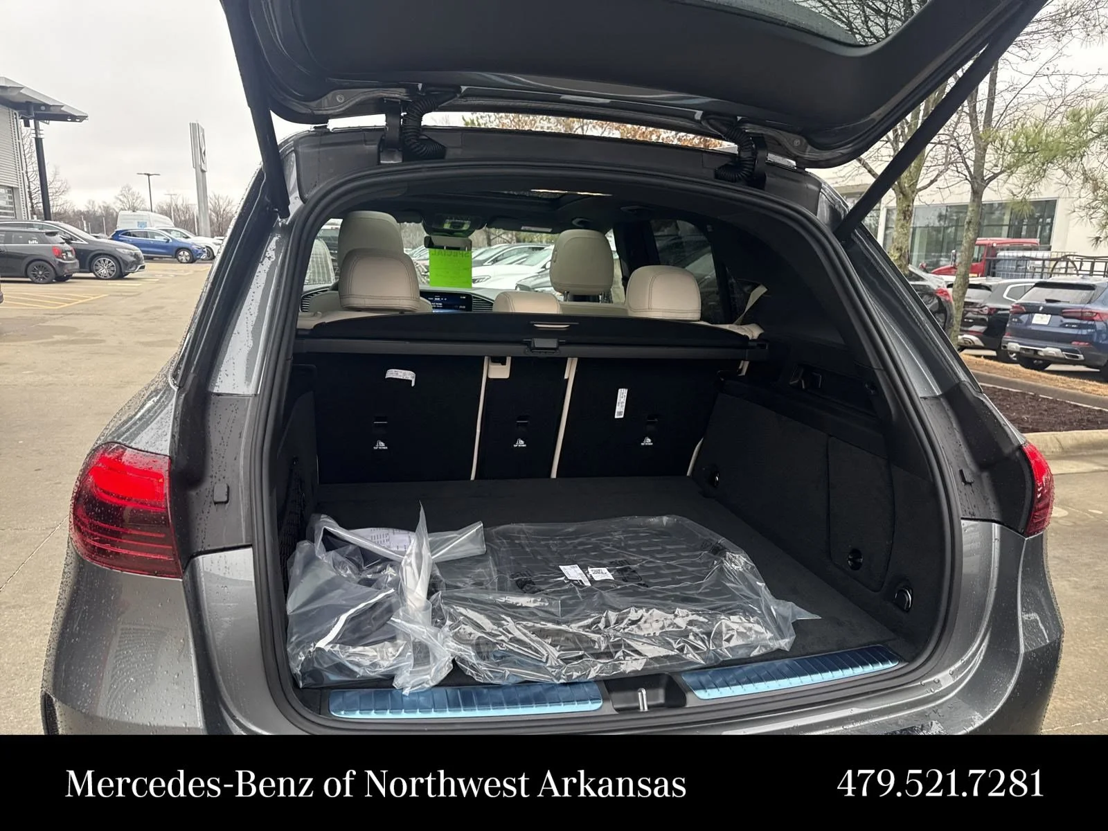 Used 2025  Mercedes-Benz  image 17