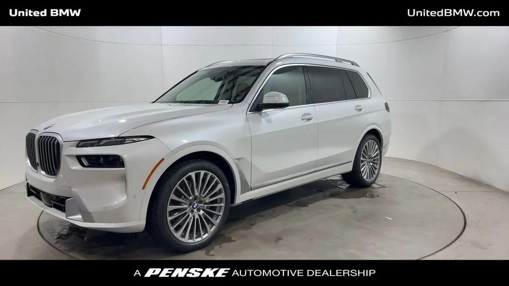 Used 2026 Mineral White Metallic BMW xDrive40i image 4