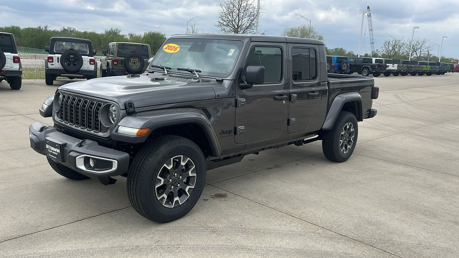 New 2026 Granite Crystal Metallic Clear-Coat Exterior Paint Jeep Sahara image 4