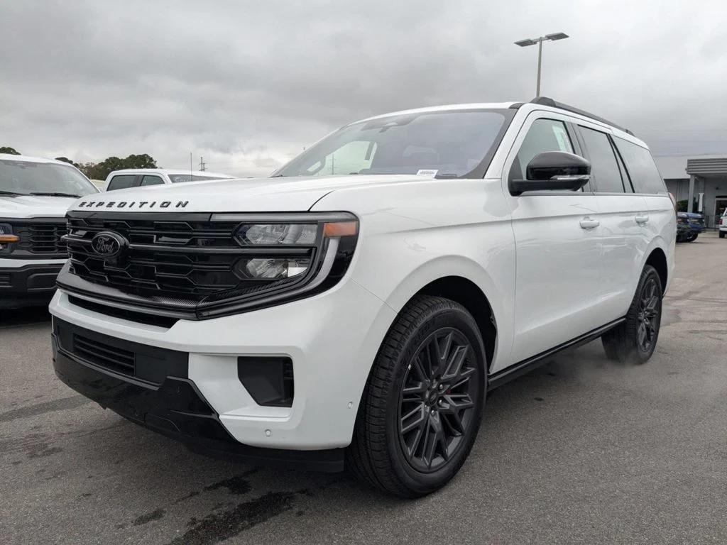 New 2025 White Ford Platinum image 8