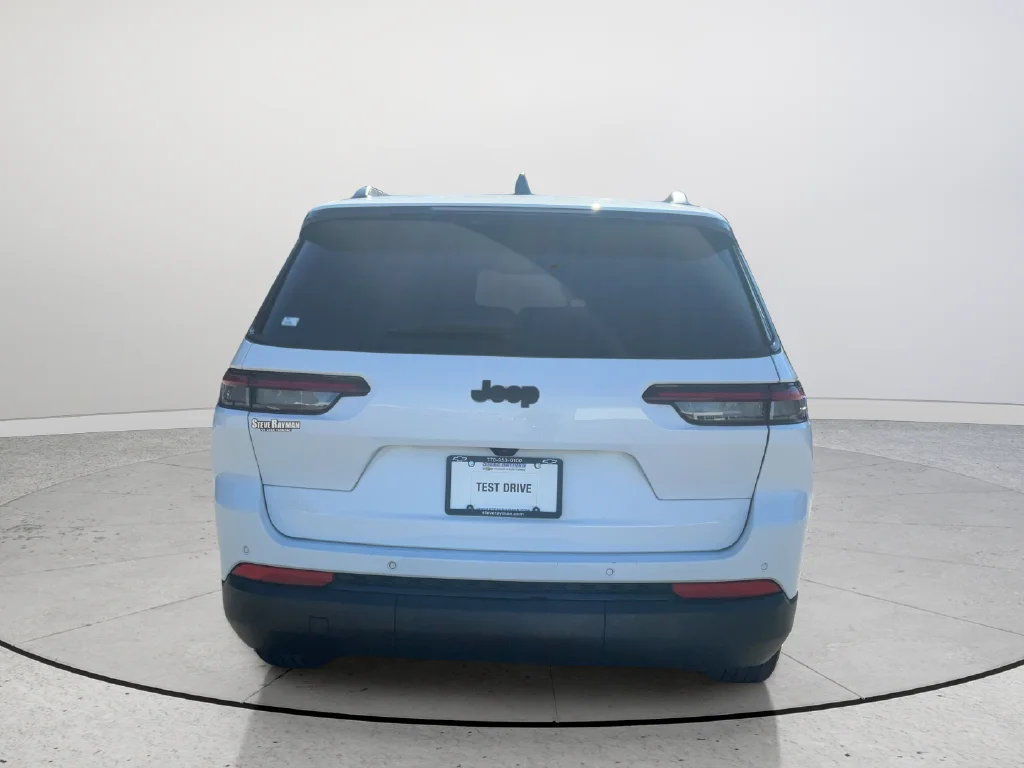 Used 2023 White Jeep Altitude image 7
