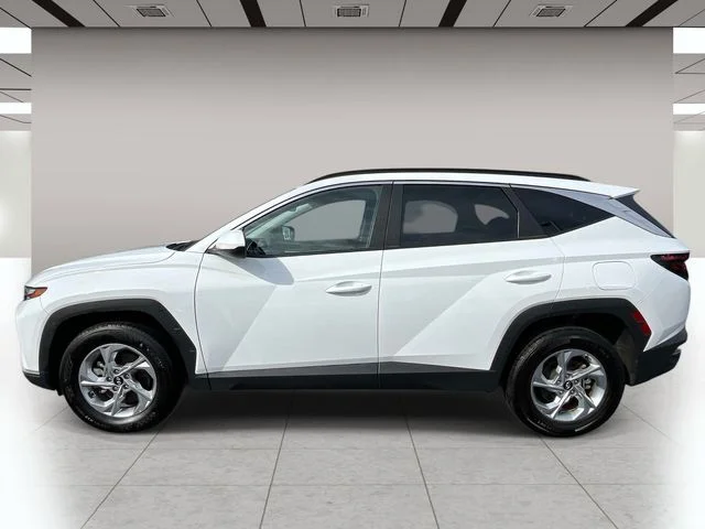 Used 2024 White Hyundai SEL image 7