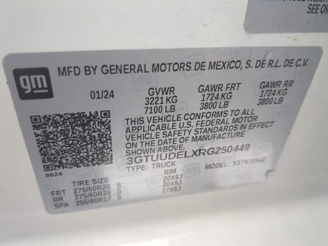 Used 2024 Summit White GMC SLT image 34