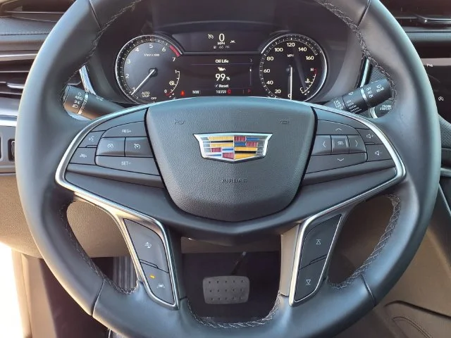 Certified Used 2025 Crystal White Tricoat Cadillac Luxury image 21