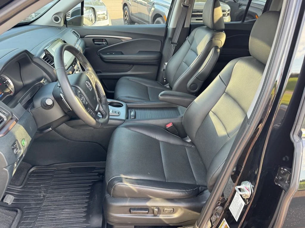 Used 2023  Honda RTL image 7