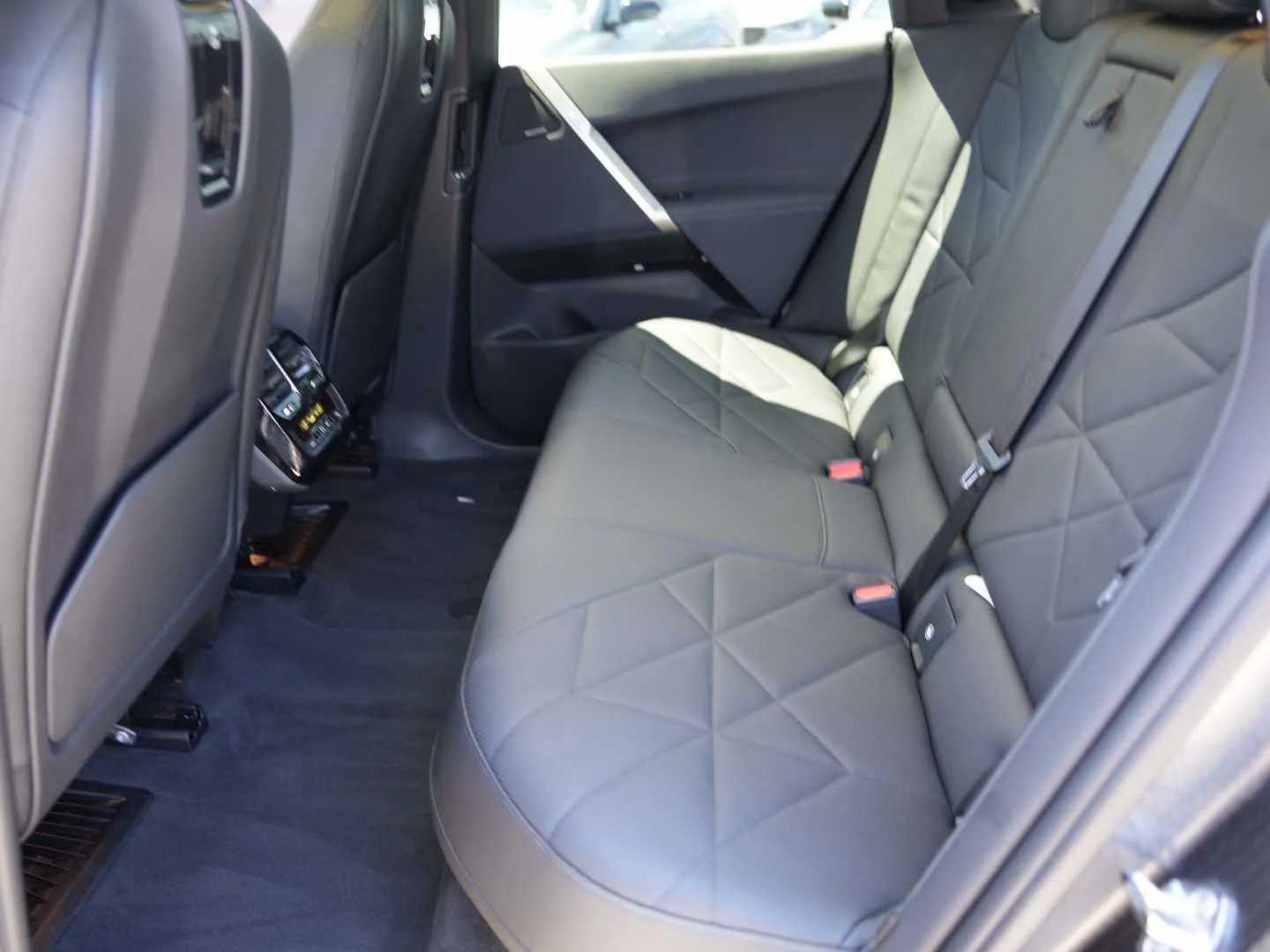 Used 2024 Black Sapphire Metallic BMW xDrive50 Sports Activity Vehicle image 10