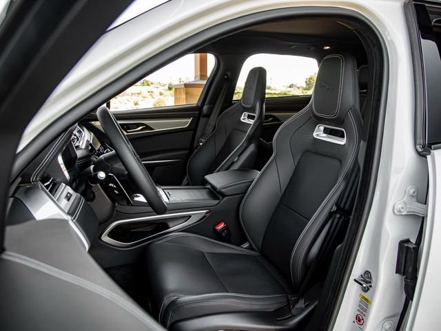 New 2026 Ostuni Pearl White Jaguar P250 R-Dynamic S image 13