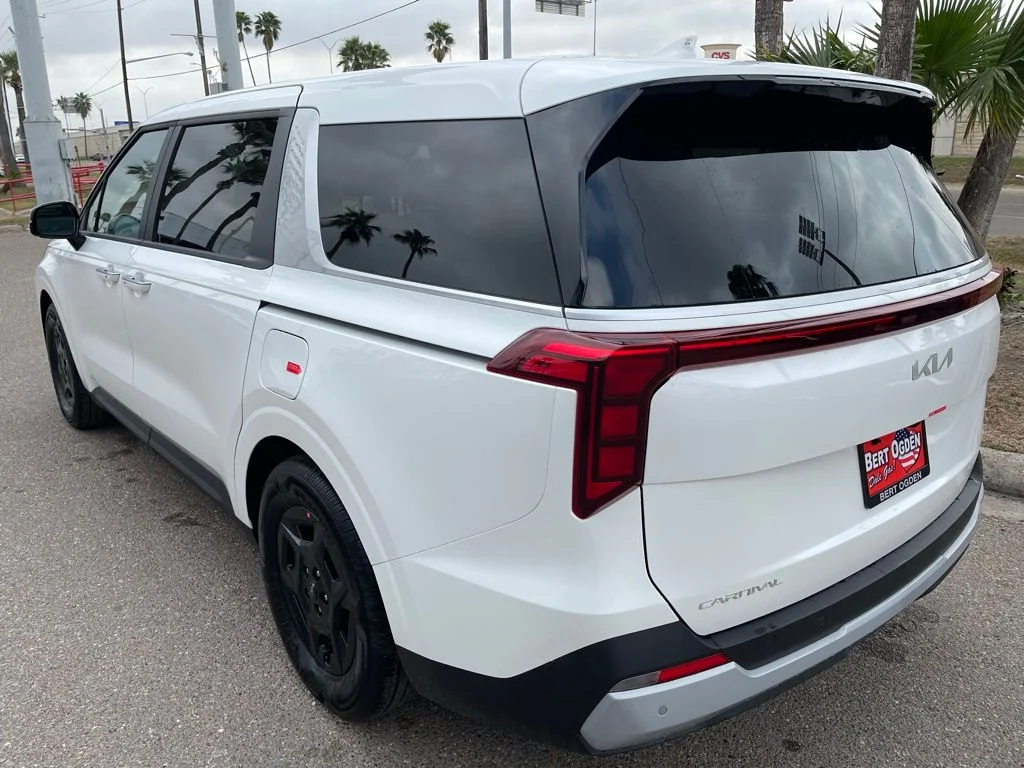 New 2026 White Kia LXS image 5