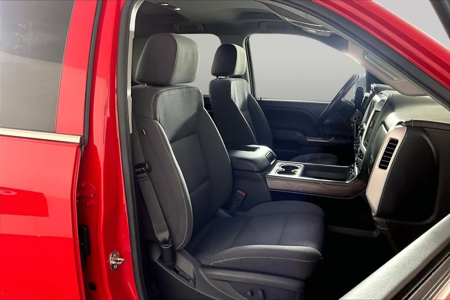 Used 2018 Cardinal Red GMC SLE image 9