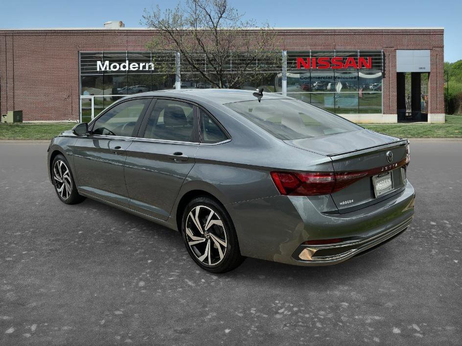 Used 2025 Platinum Gray Metallic Volkswagen SEL image 2