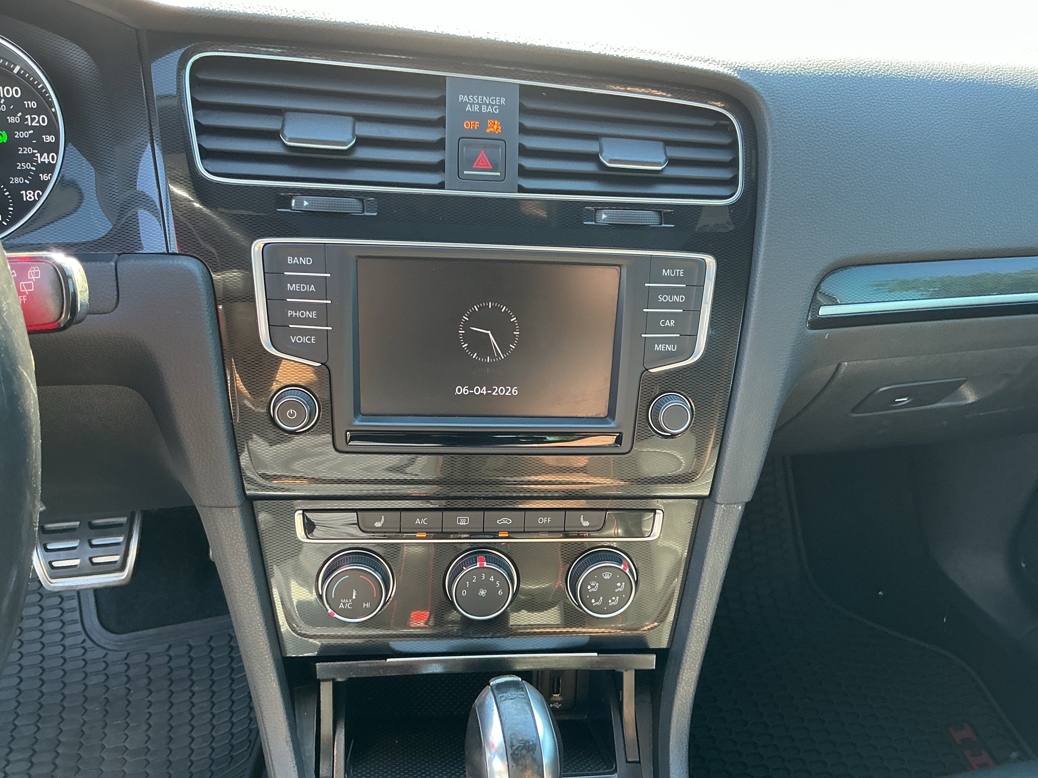 Used 2016 Steel Gray Metallic Volkswagen SE image 15