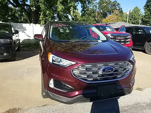 Used 2019 Red Ford SEL image 6