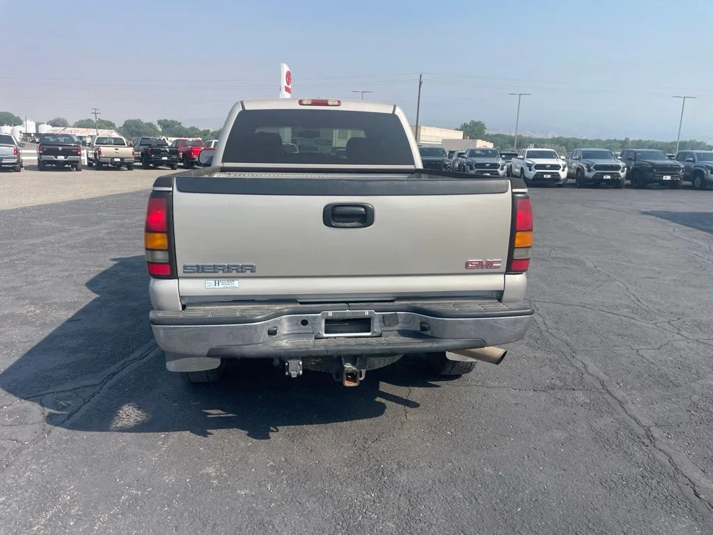 Used 2004 Silver GMC SLT image 5