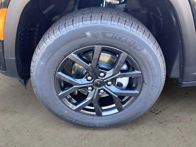 New 2027 Black Jeep Laredo Altitude image 15