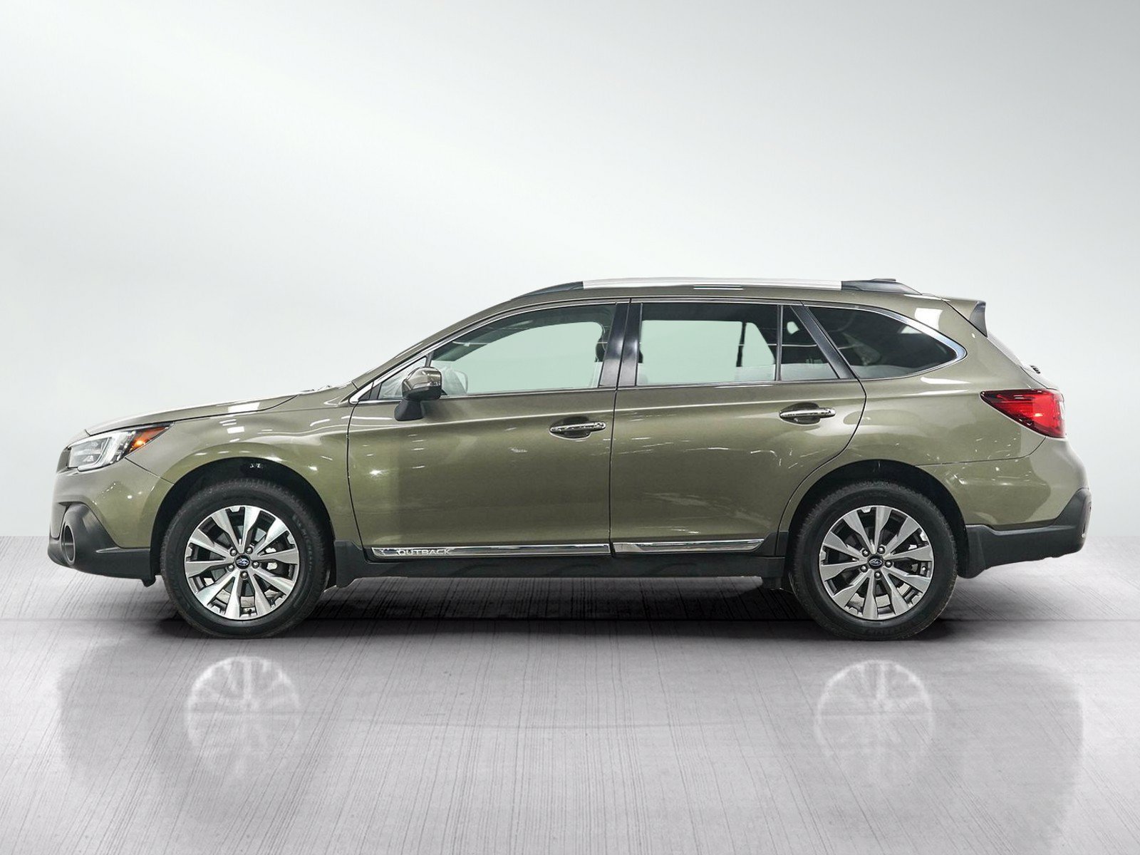 Used 2019 Subaru Outback Touring with VIN 4S4BSATC8K3236987 for sale in Minneapolis, Minnesota
