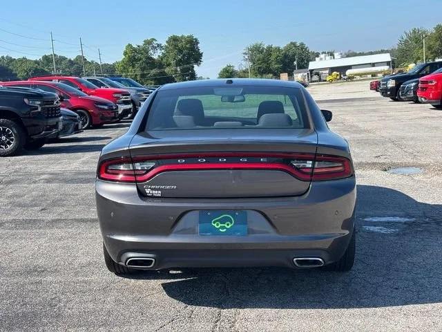 Used 2015 Gray Dodge SE image 4