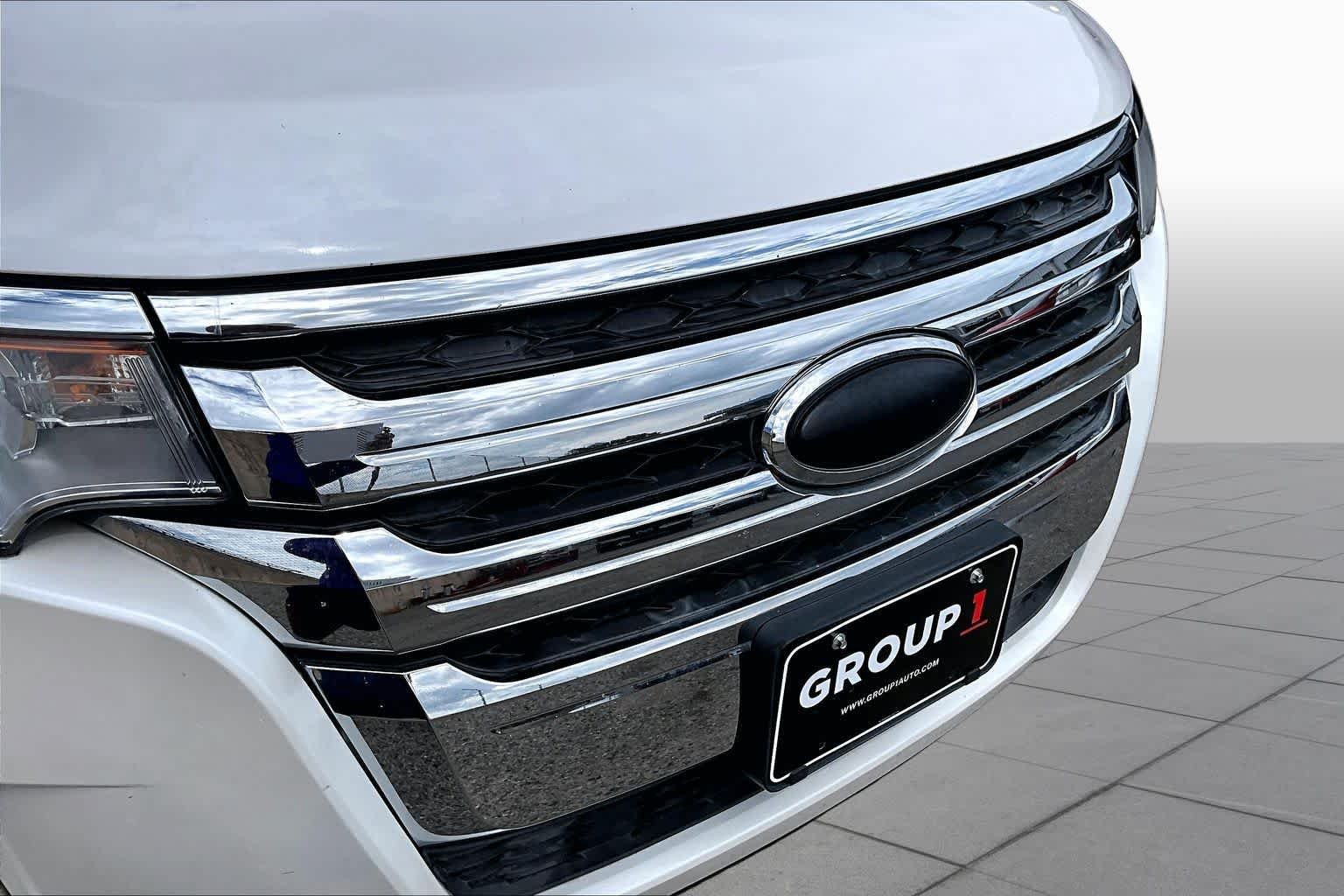 Used 2013 White Platinum Metallic Tri-Coat Ford SEL image 32
