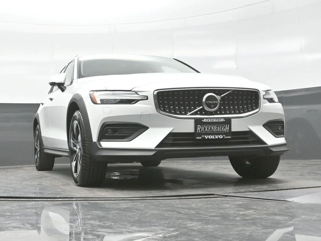 Certified Used 2026 Crystal White Volvo Plus image 20