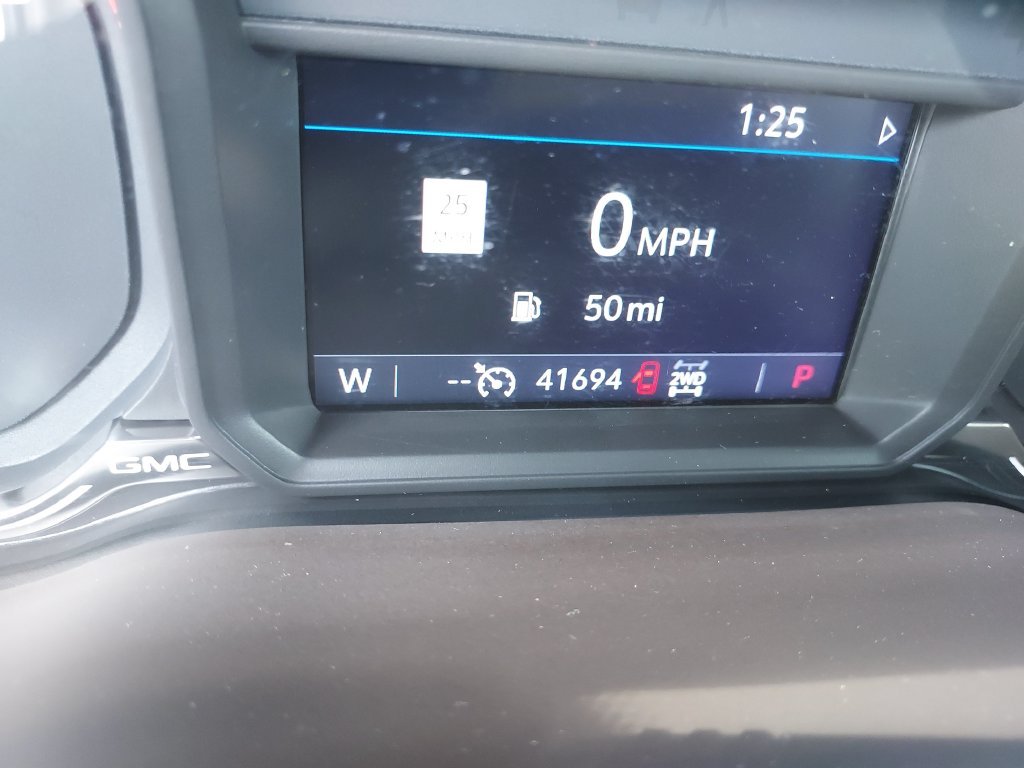 Used 2022 White GMC SLT image 19