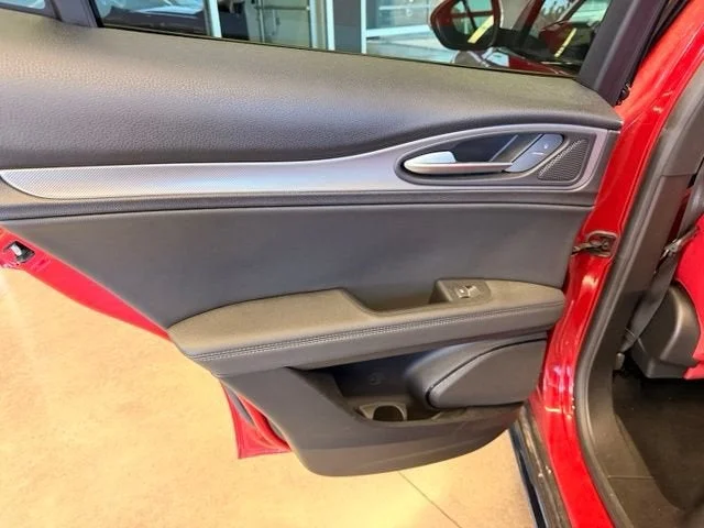Used 2024 Alfa Rosso Alfa Romeo Veloce image 10