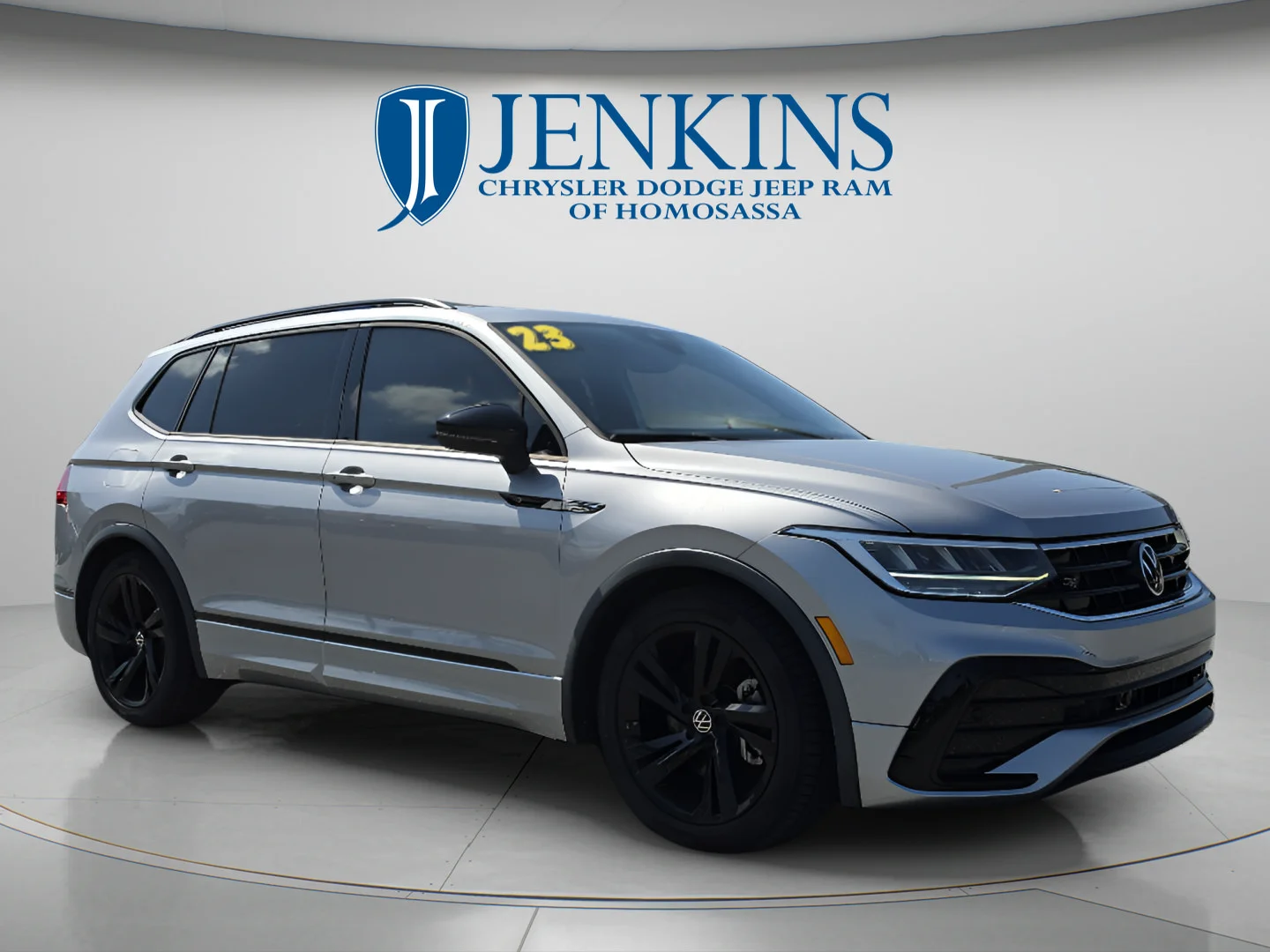 Used 2023 Pyrite Silver Metallic Volkswagen SE R-Line Black image 2