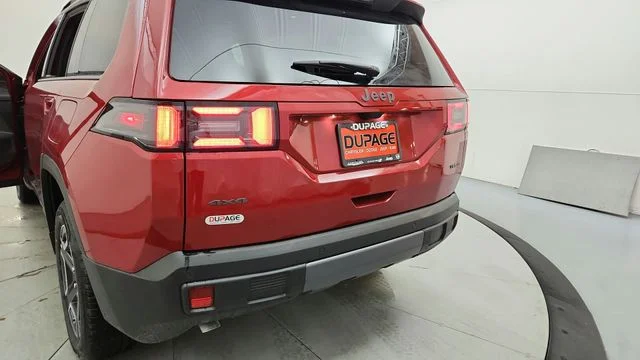 New 2026 Red Hot Pearl-Coat Exterior Paint Jeep Laredo image 23