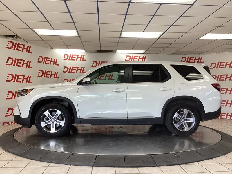 Used 2024  Honda EX-L image 4