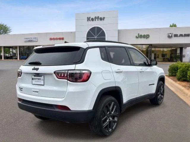 New 2026 White/off-white Jeep Latitude image 5
