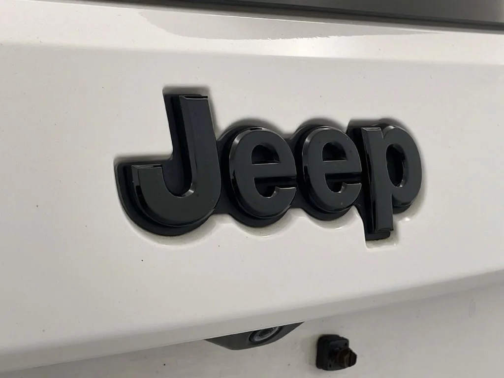 Used 2018 White Jeep Altitude image 11