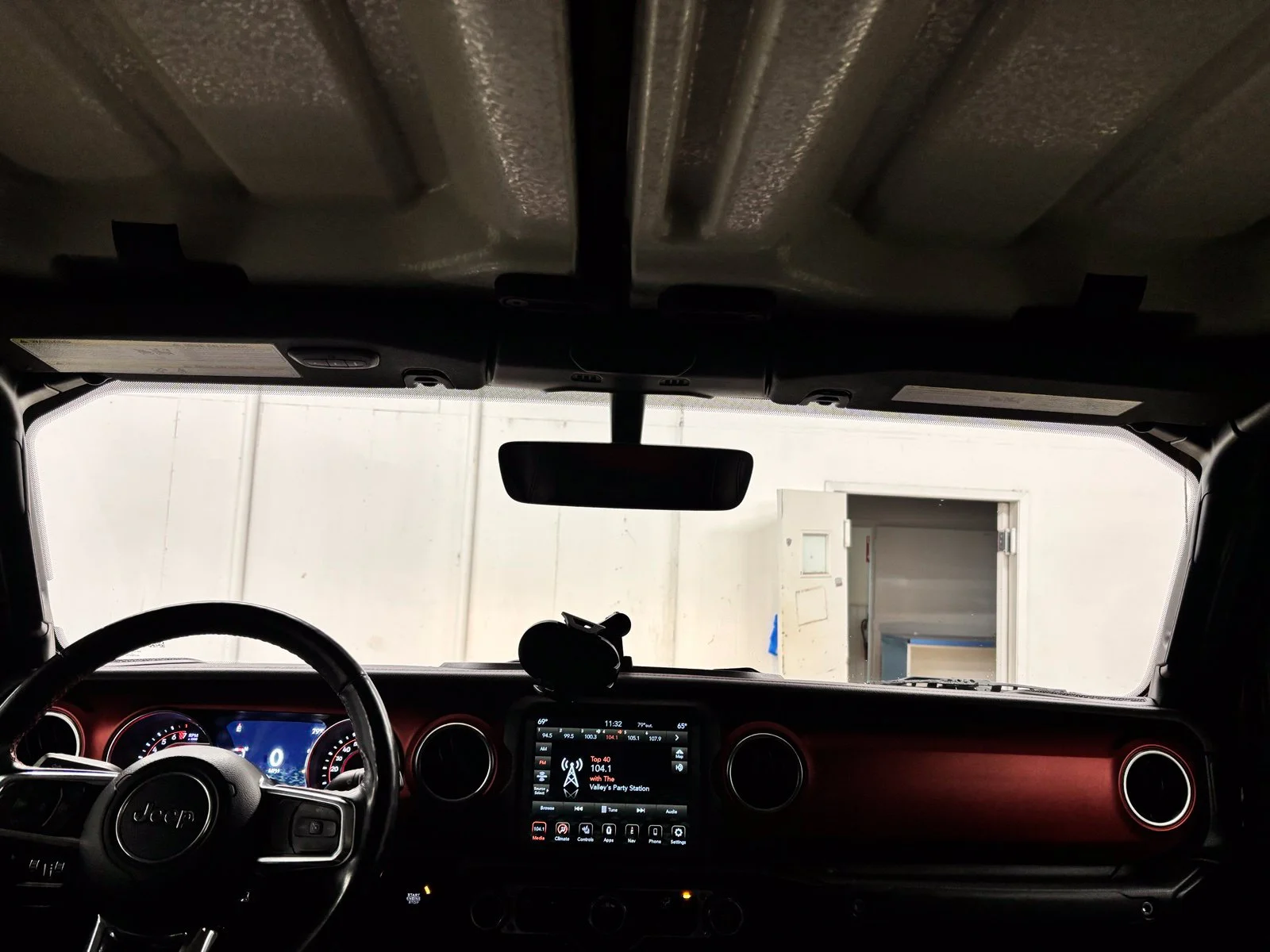 Used 2021  Jeep Rubicon image 10