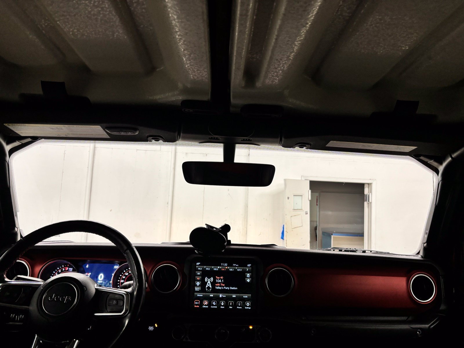 Used 2021  Jeep Rubicon image 10