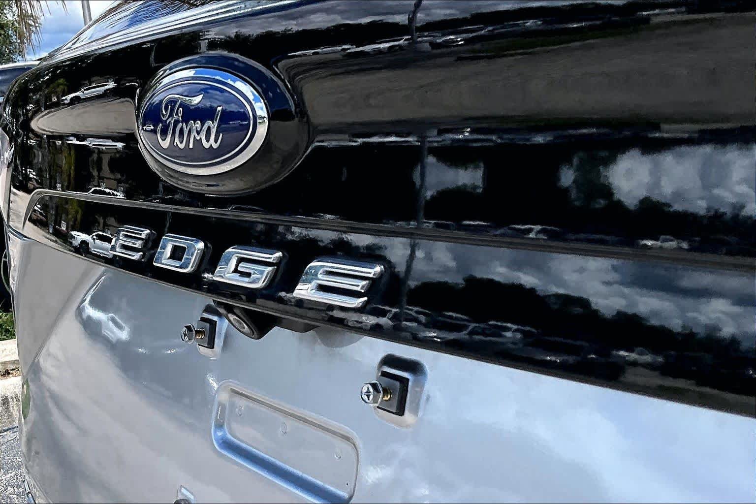 Used 2022 Iconic Silver Metallic Ford SEL image 10