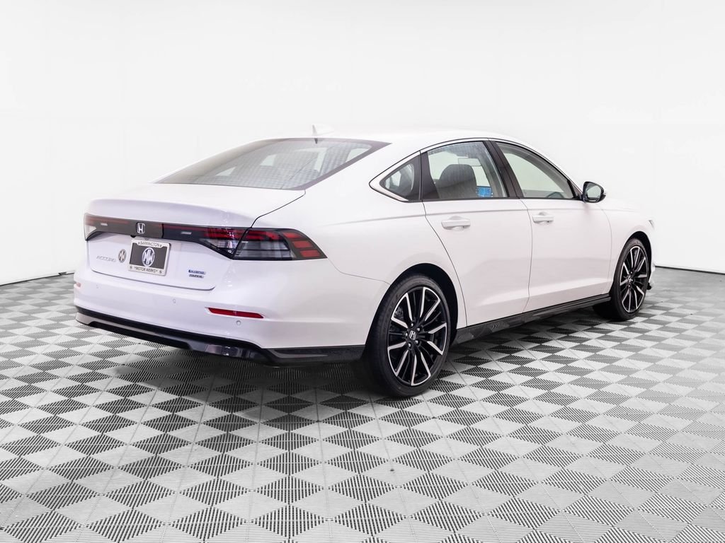 New 2026 Platinum White Pearl Honda Touring image 6