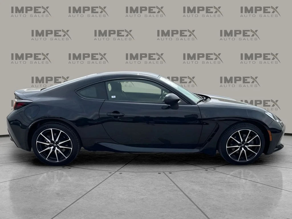 Used 2022  Toyota Base image 6