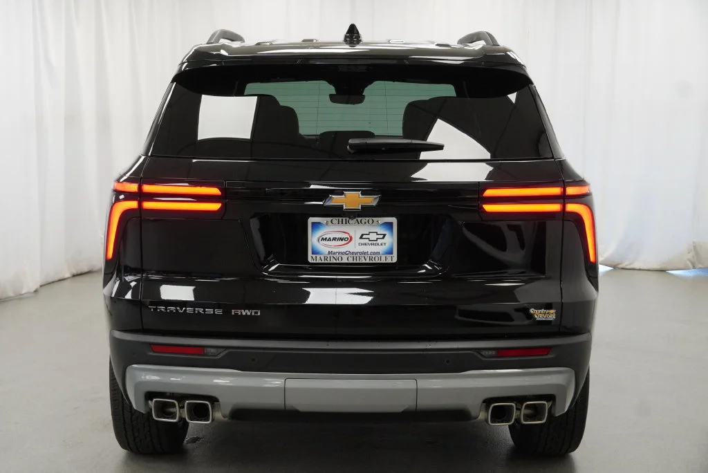 New 2027 Mosaic Black Metallic Chevrolet LT image 15