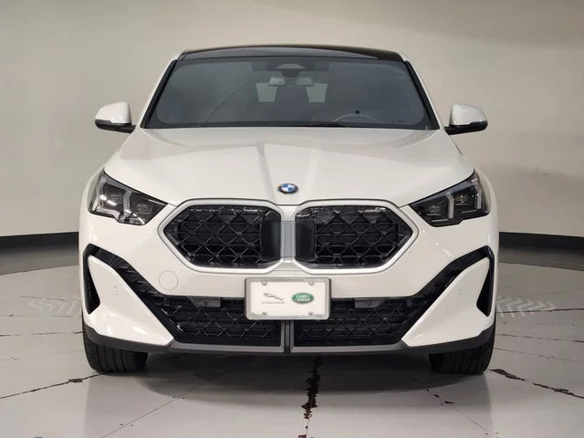 Used 2026 White BMW xDrive28i image 9