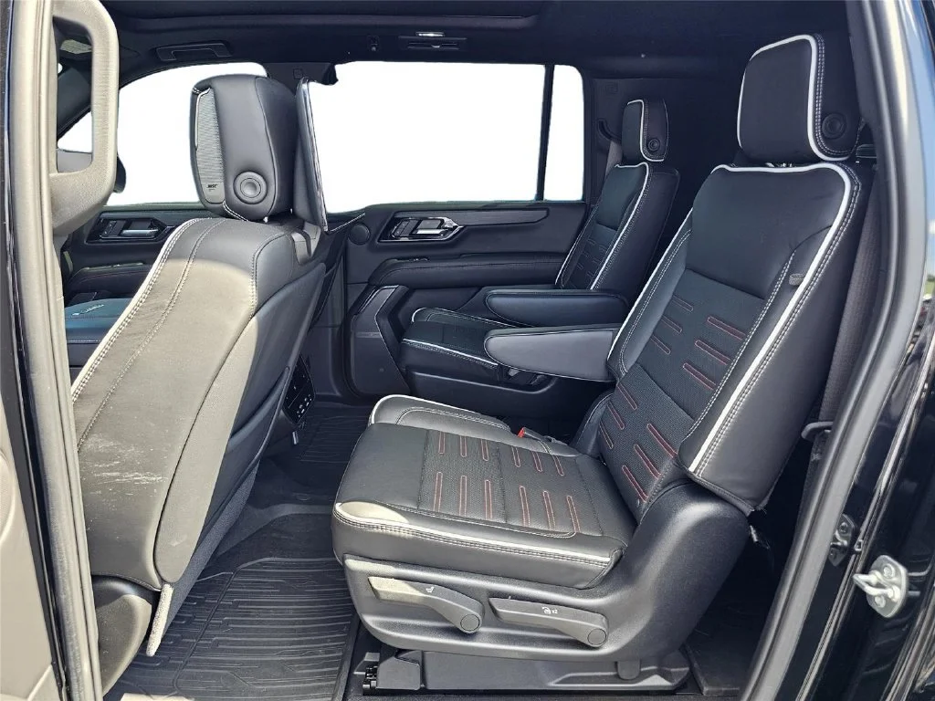 Used 2025 Onyx Black GMC AT4 Ultimate image 35