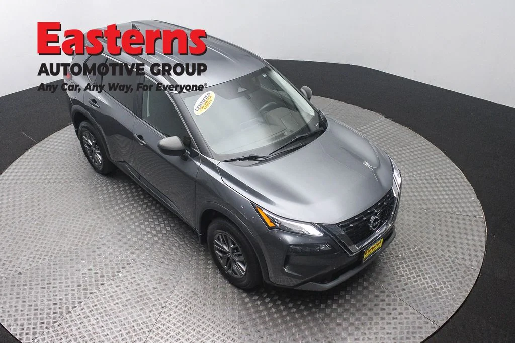 Used 2023 Gray Nissan S image 3