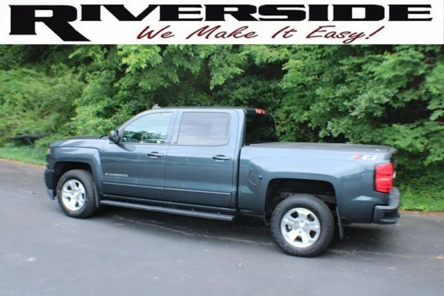 Used 2018 Graphite Metallic Chevrolet LT image 3