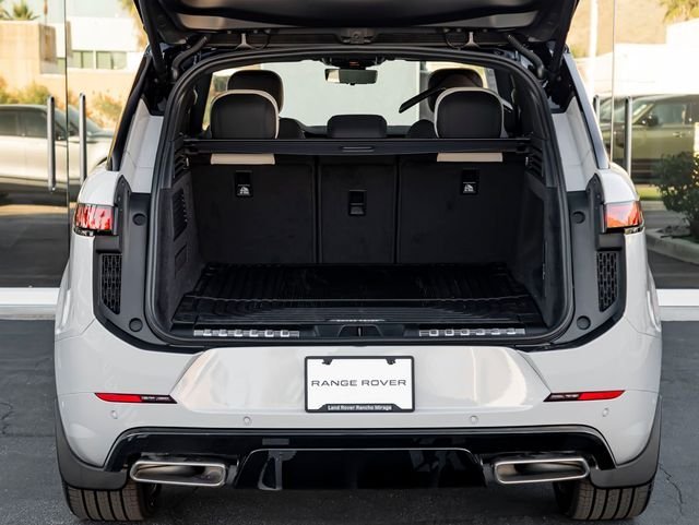 New 2026 Borasco Grey LAND ROVER Dynamic SE image 25