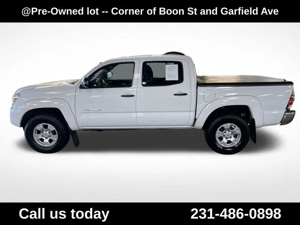Used 2013 White Toyota Base image 2
